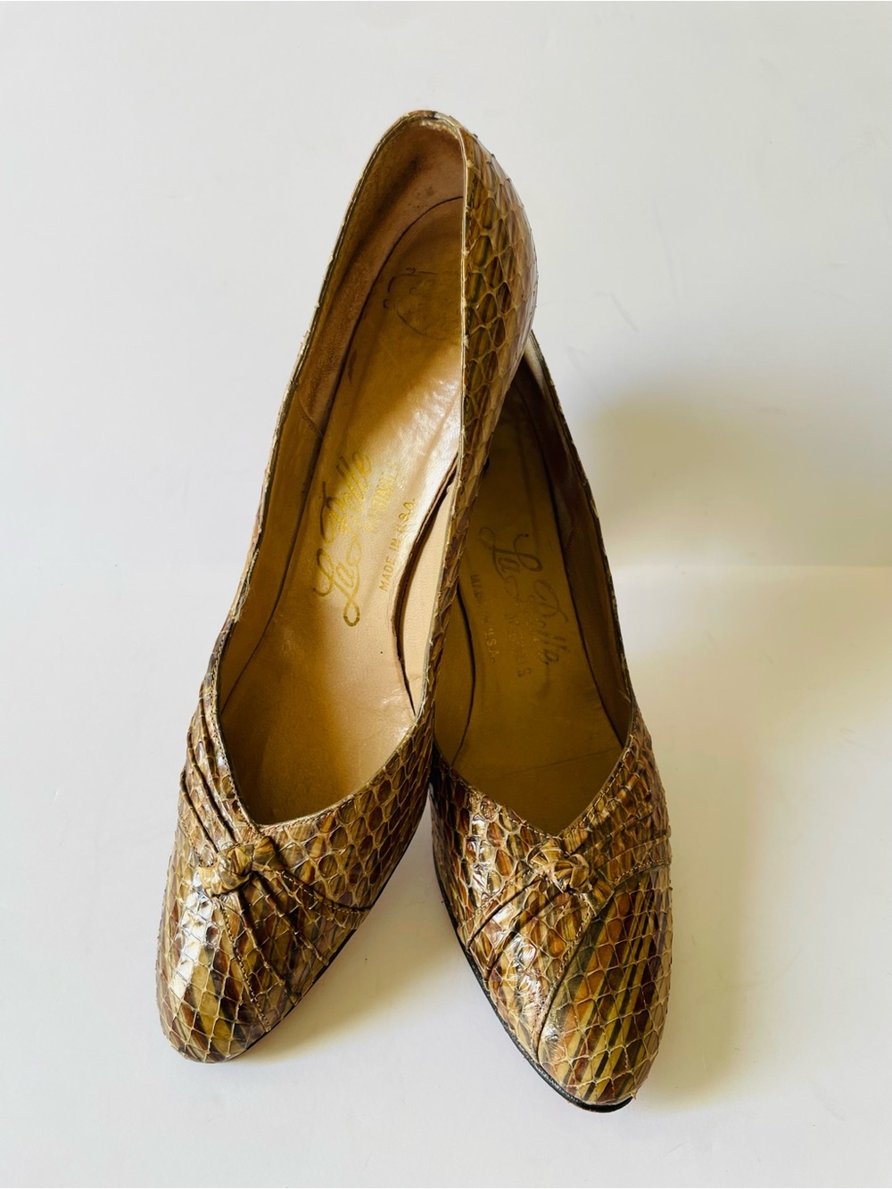 Vintage La Belle Snakeskin Pointed Toe Heels Shoes USA Made Pleated Sz 7 N